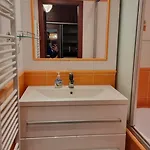 Spacious Two-room In アパート *
