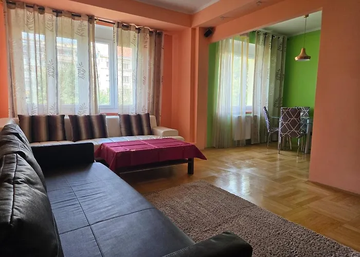 Spacious Two-room In פראג
