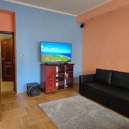 Spacious Two-room In 公寓 *